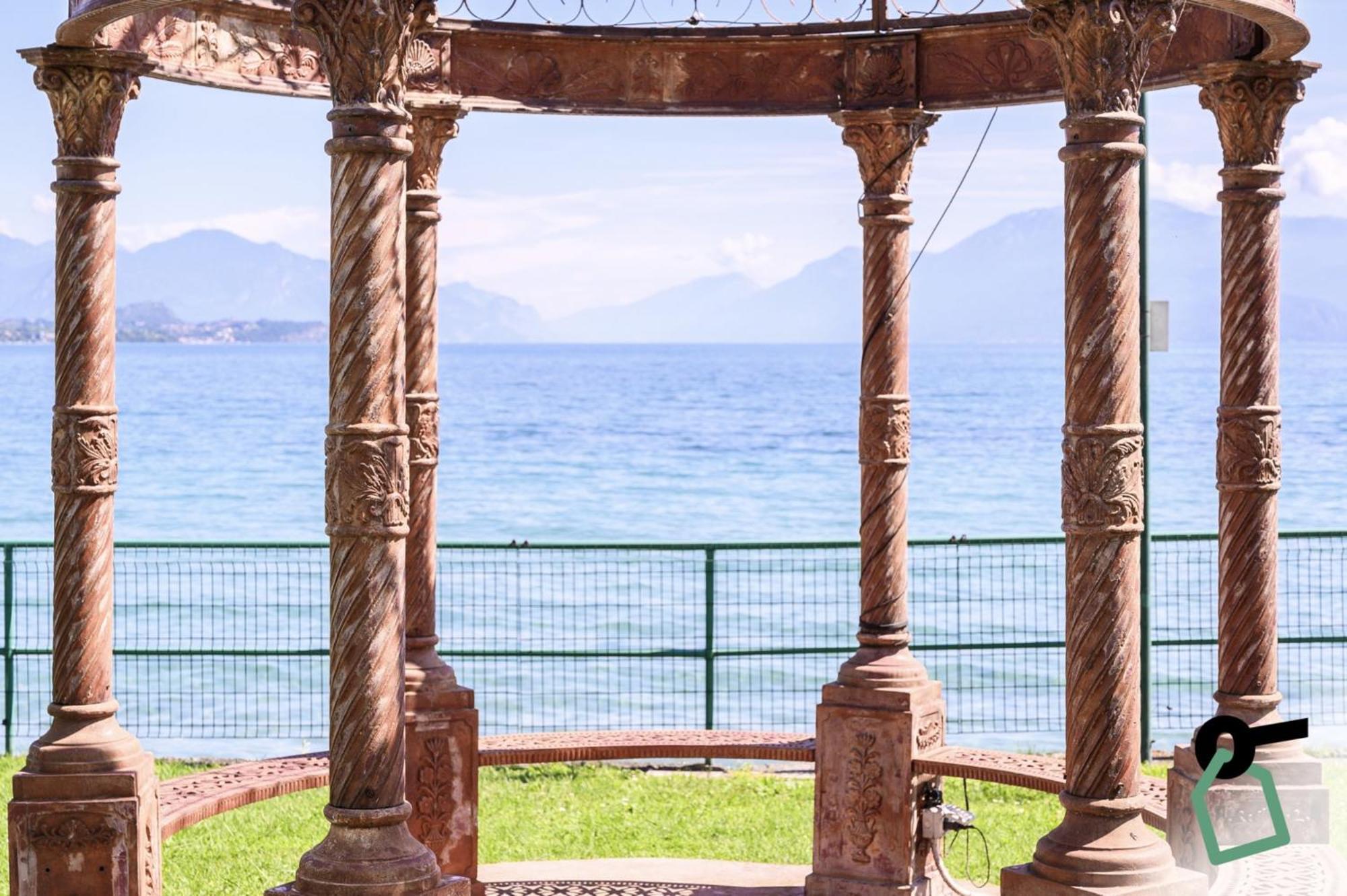 Hotiday Apartment Collection - Desenzano Дезенцано-дель-Гарда Екстер'єр фото