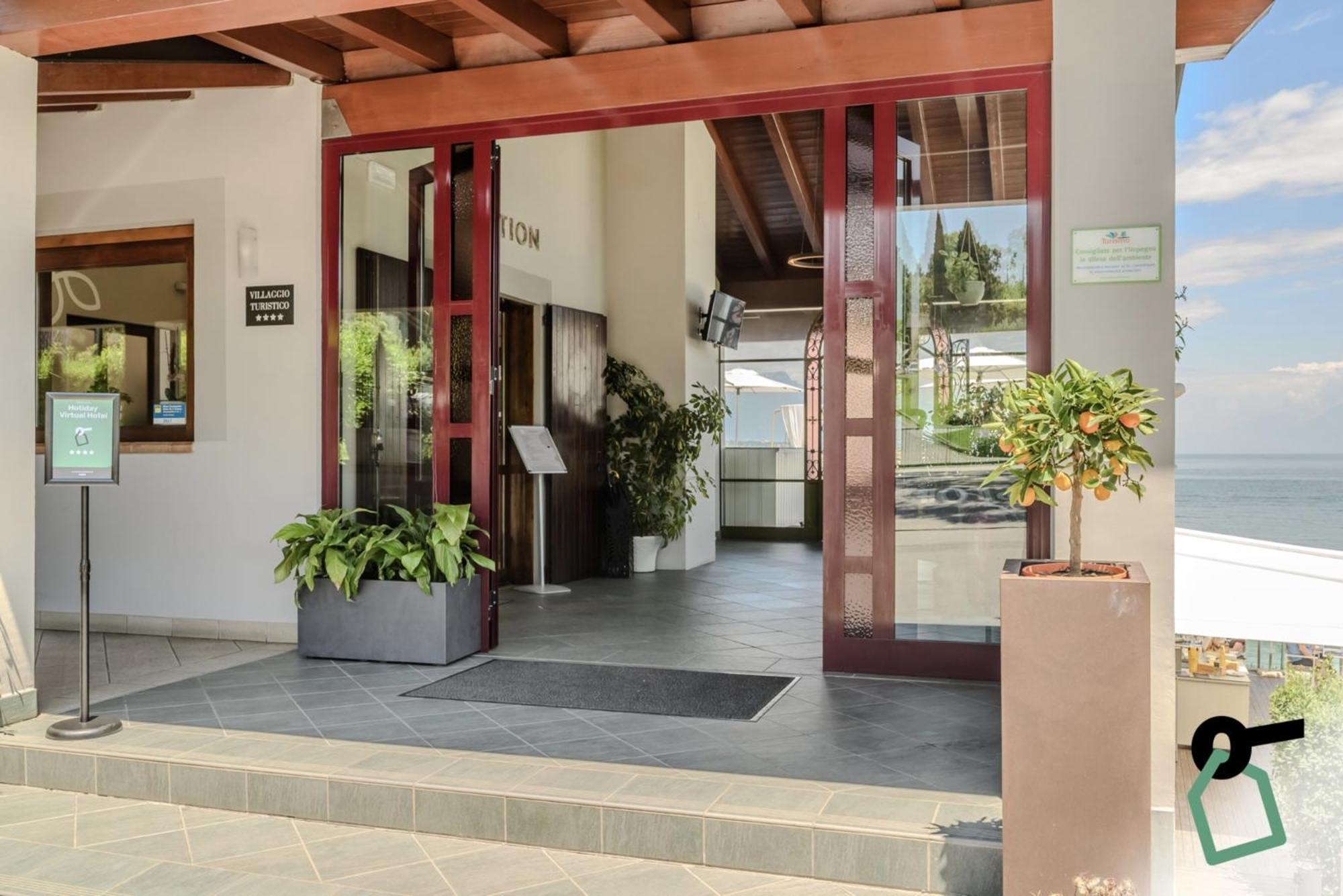 Hotiday Apartment Collection - Desenzano Дезенцано-дель-Гарда Екстер'єр фото