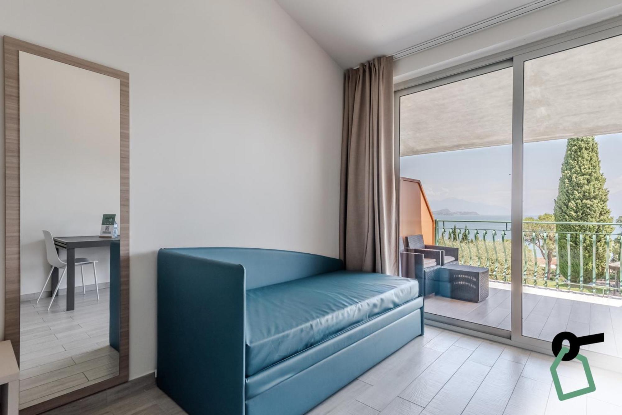 Hotiday Apartment Collection - Desenzano Дезенцано-дель-Гарда Екстер'єр фото