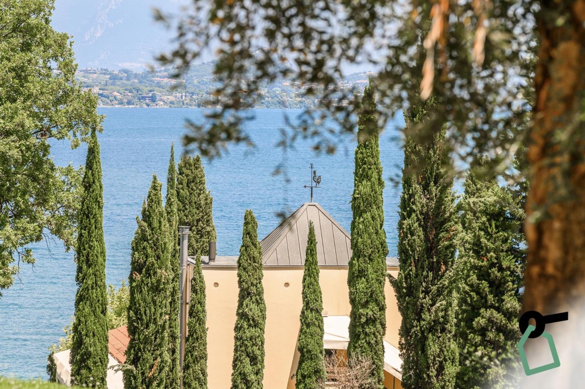 Hotiday Apartment Collection - Desenzano Дезенцано-дель-Гарда Екстер'єр фото